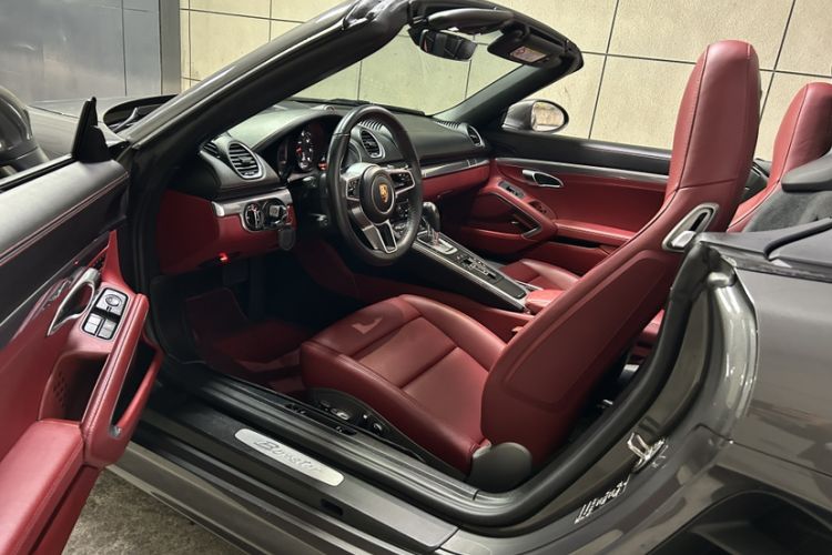 Used Porsche 718 2022 Boxster 2.0T Interior 4