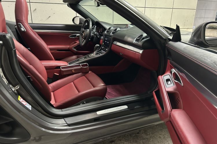 Used Porsche 718 2022 Boxster 2.0T Interior 8