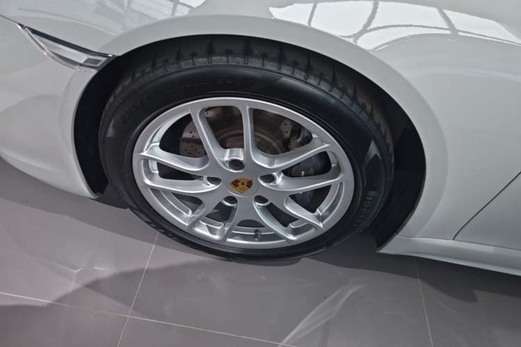 Used Porsche 718 2022 Boxster 2.0T Left Front Wheel Hub
