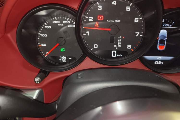 Used Porsche 718 2022 Boxster 2.0T Odometer Close Up