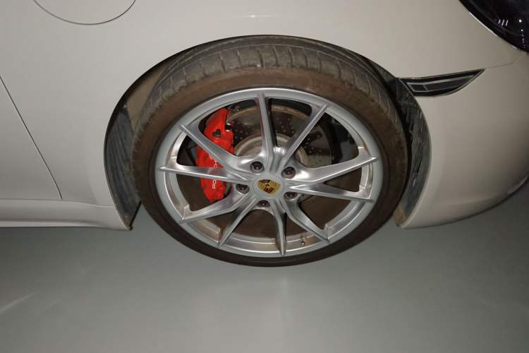 Used Porsche 718 2022 Boxster 2.0T Right Front Wheel Hub