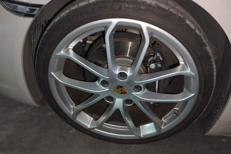 Used Porsche 718 2022 Spyder 2.0T Right Front Wheel Hub