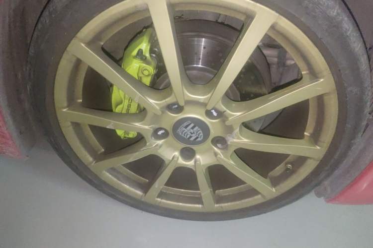 Used Porsche 718 2022 Boxster 2.0T Right Front Wheel Hub