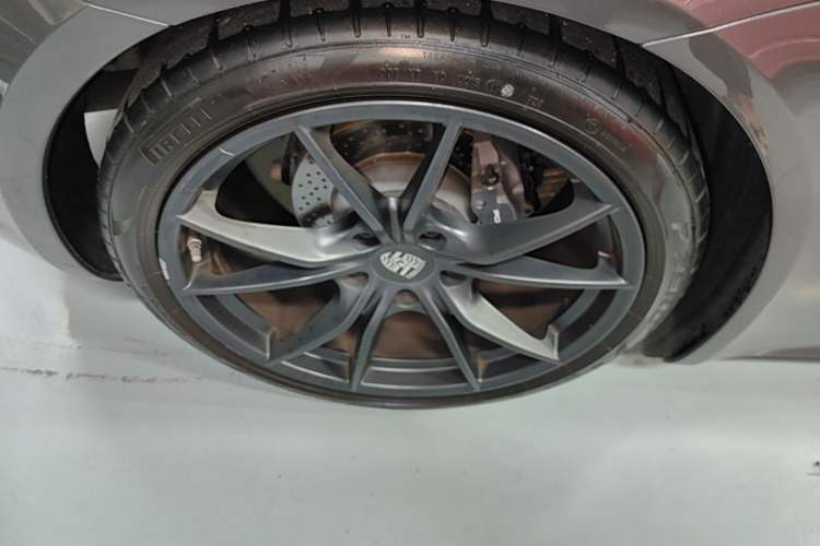 Used Porsche 718 2022 Cayman 2.0T Right Rear Wheel Hub