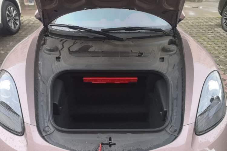Used Porsche 718 2022 Cayman 2.0T Engine Bay