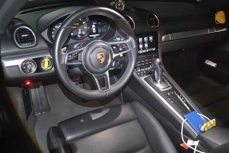 Used Porsche 718 2022 Cayman 2.0T Center Console