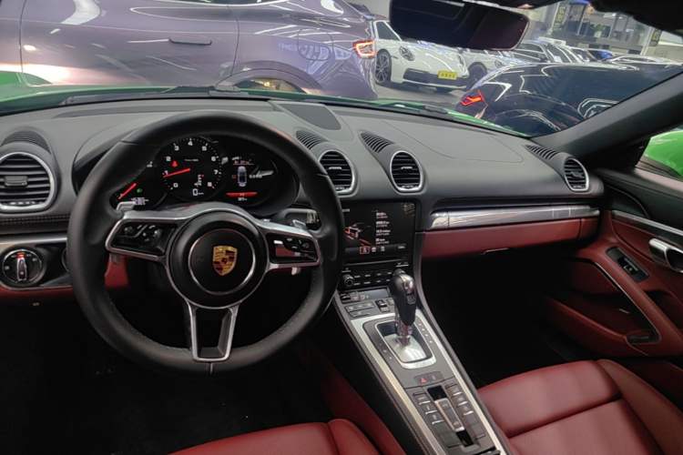 Used Porsche 718 2022 Boxster 2.0T Center Console