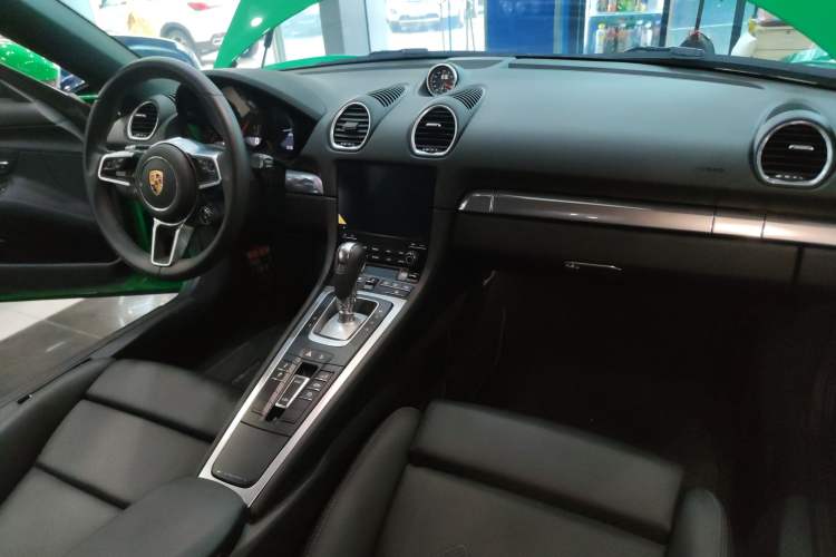 Used Porsche 718 2022 Boxster 2.0T Center Console