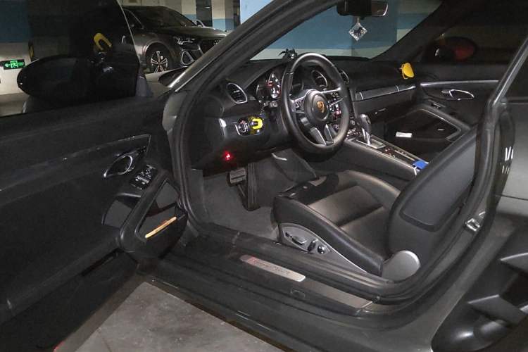 Used Porsche 718 2022 Cayman 2.0T Driver Seat