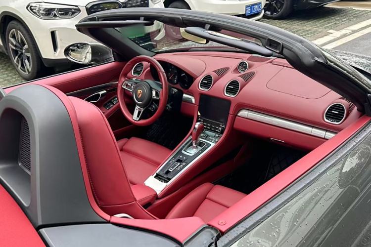 Used Porsche 718 2022 Boxster 2.0T Interior 3