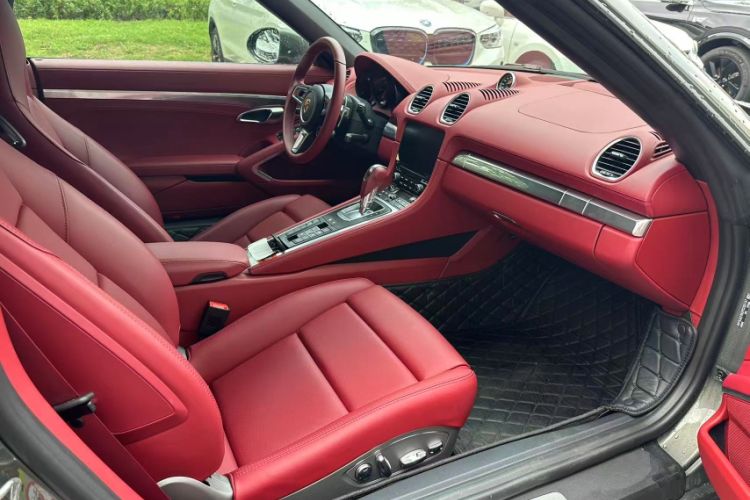 Used Porsche 718 2022 Boxster 2.0T Interior 4