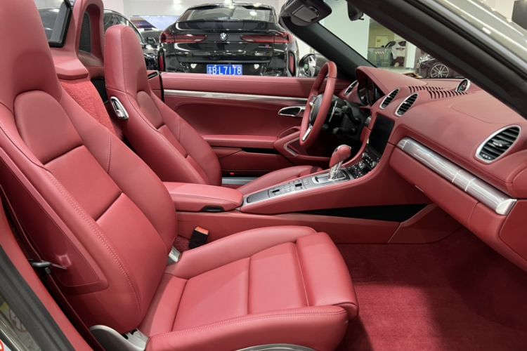 Used Porsche 718 2022 Boxster 2.0T Interior 9