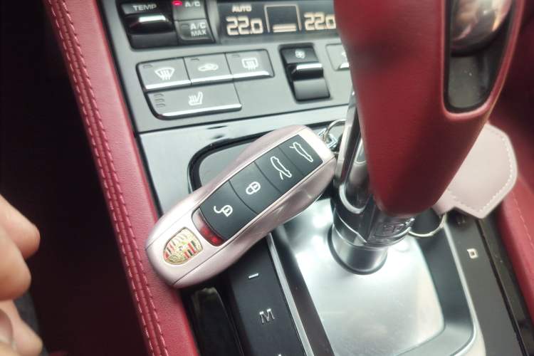 Used Porsche 718 2022 Cayman T 2.0T Interior 1