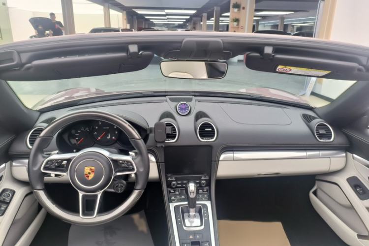 Used Porsche 718 2022 Boxster 2.0T Interior 2