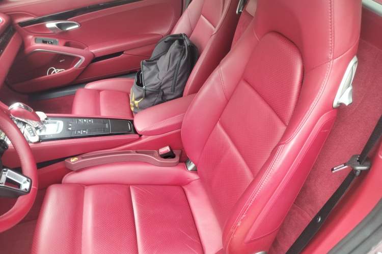 Used Porsche 718 2022 Cayman T 2.0T Left Front Seat
