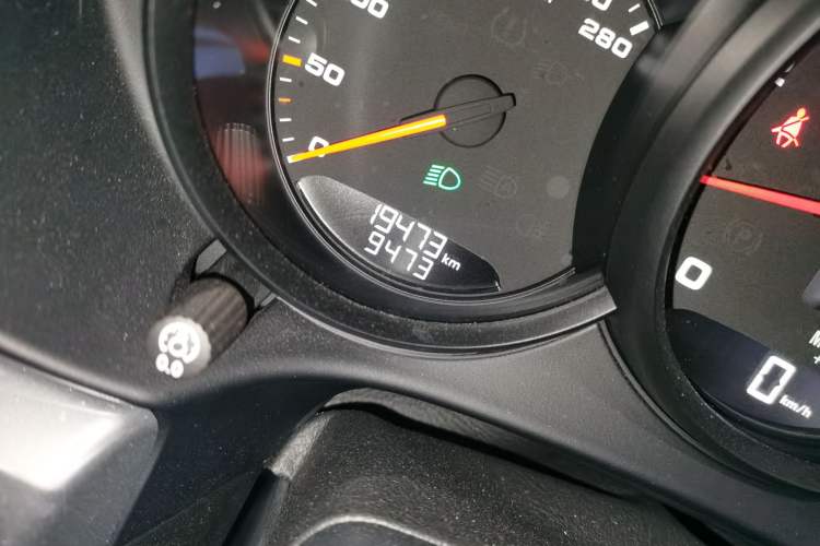Used Porsche 718 2022 Boxster 2.0T Odometer Close Up