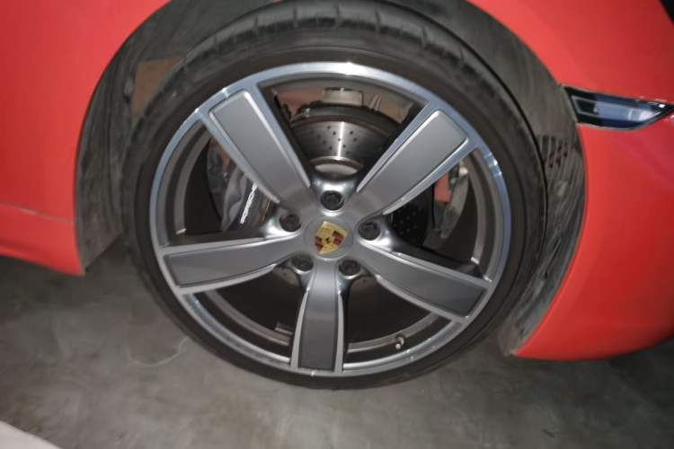 Used Porsche 718 2022 Boxster 2.0T Right Front Wheel Hub
