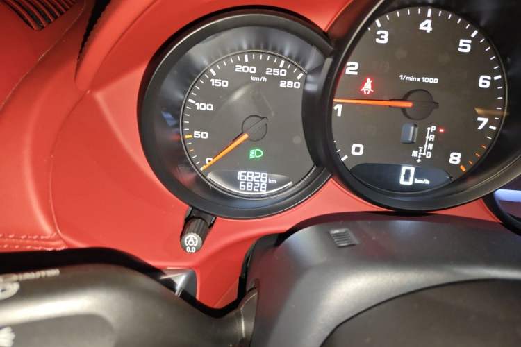 Used Porsche 718 2022 Boxster 2.0T Odometer Close Up