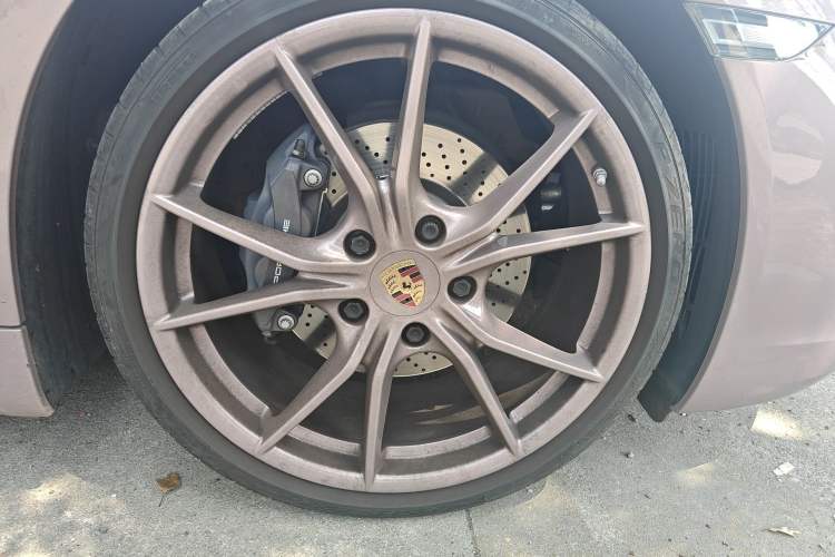 Used Porsche 718 2022 Boxster 2.0T Right Front Wheel Hub