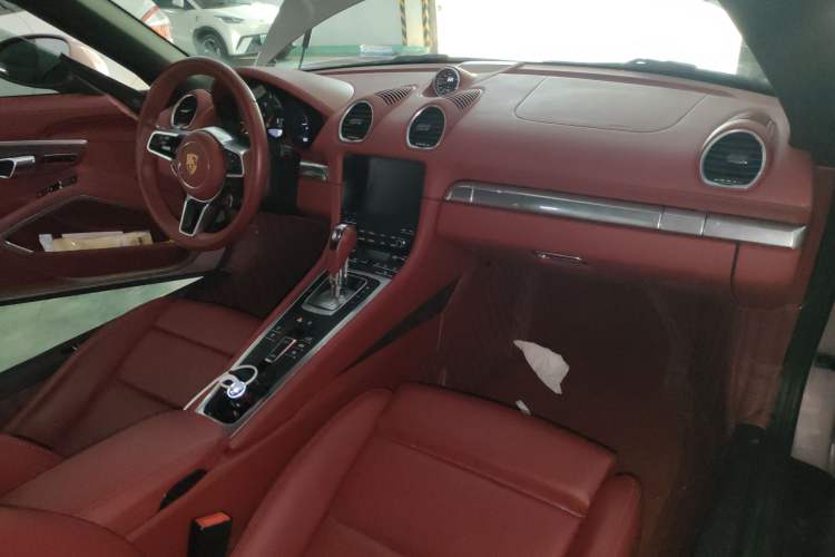 Used Porsche 718 2022 Boxster 2.0T Center Console