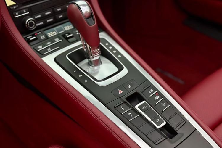 Used Porsche 718 2022 Boxster 2.0T Interior 2