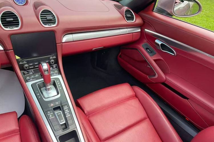 Used Porsche 718 2022 Boxster 2.0T Interior 3