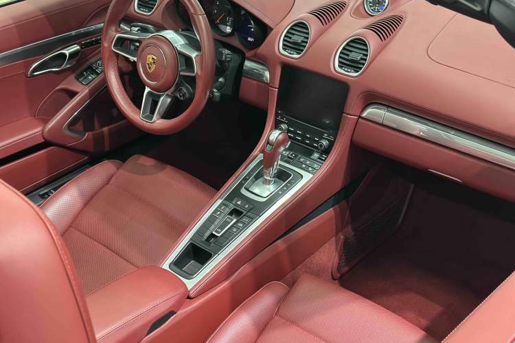 Used Porsche 718 2022 Boxster 2.0T Interior 5