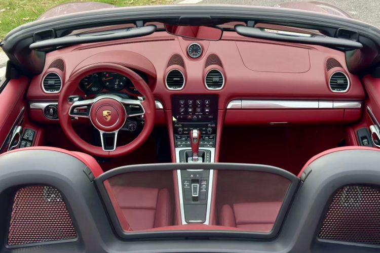 Used Porsche 718 2022 Boxster 2.0T Interior 9