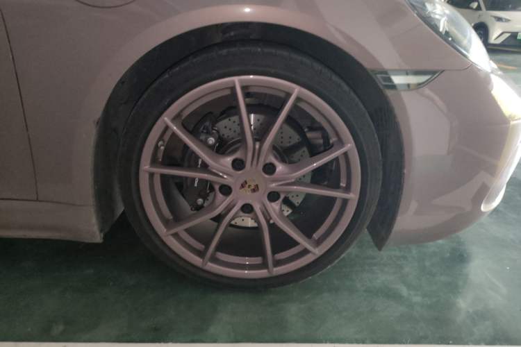 Used Porsche 718 2022 Boxster 2.0T Right Front Wheel Hub