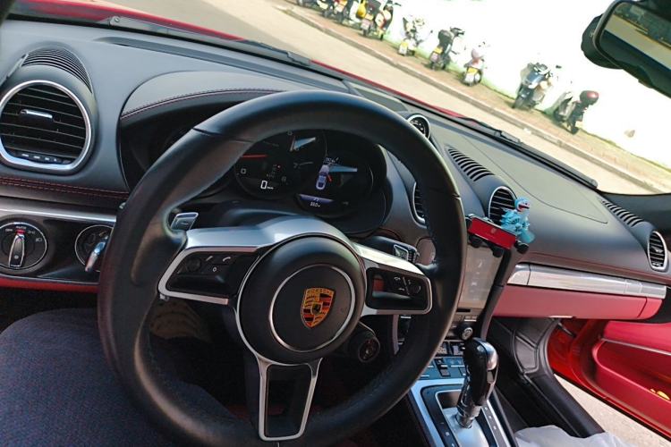 Used Porsche 718 2022 Cayman 2.0T Center Console