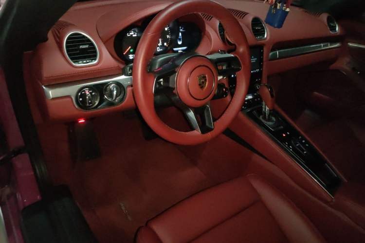 Used Porsche 718 2022 Boxster 2.0T Center Console