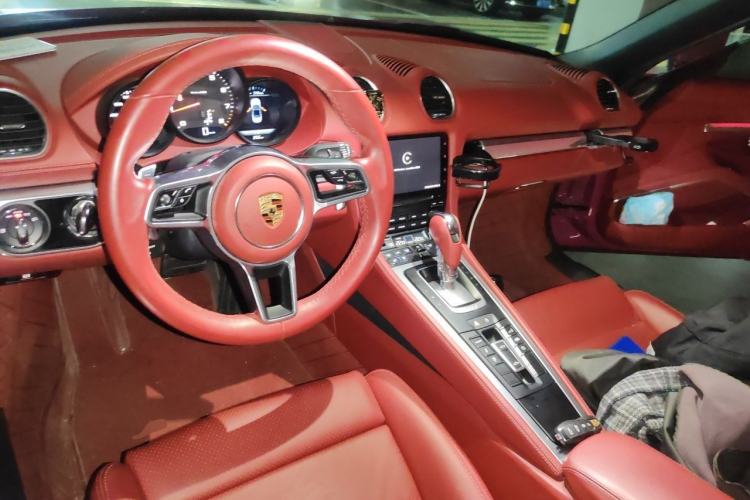 Used Porsche 718 2022 Boxster T 2.0T Center Console