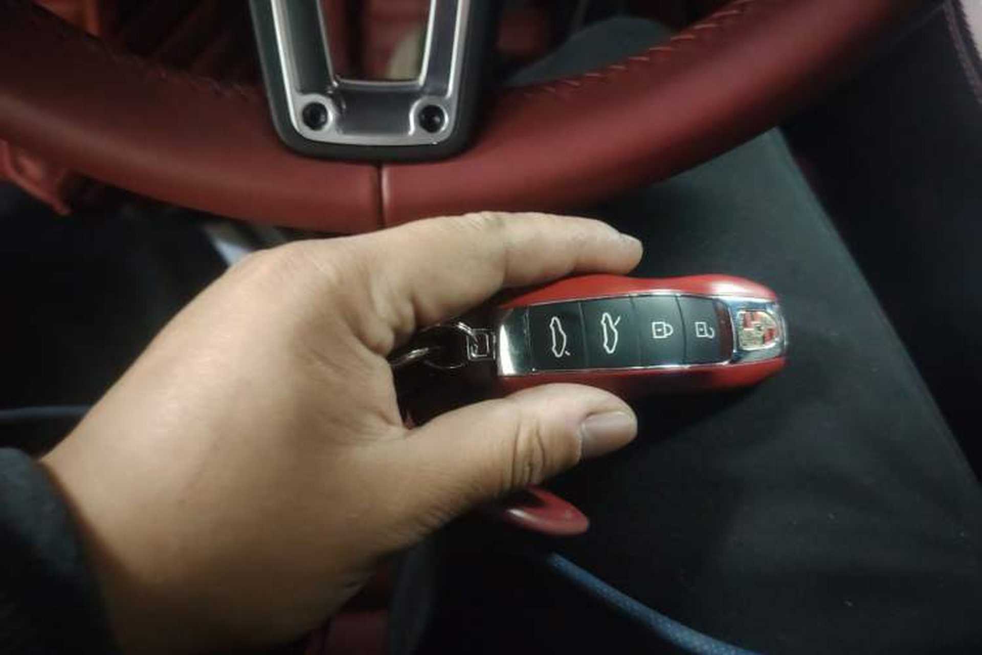Used Porsche 718 2022 Spyder 2.0T Interior 1