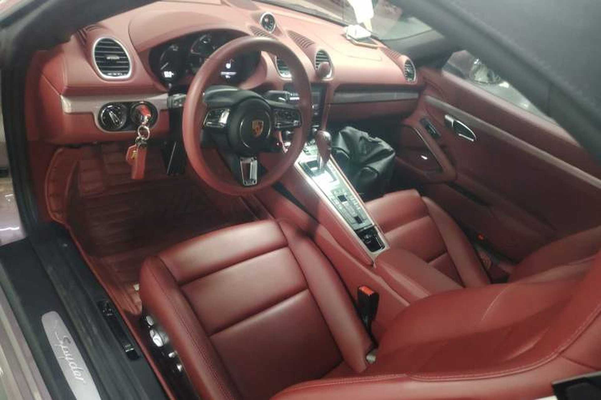 Used Porsche 718 2022 Spyder 2.0T Interior 2