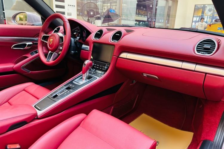 Used Porsche 718 2022 Boxster 2.0T Interior 2