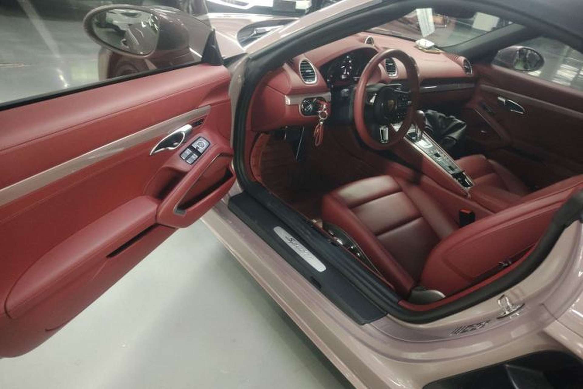 Used Porsche 718 2022 Spyder 2.0T Interior 3