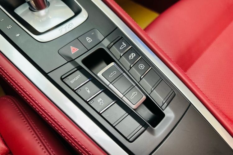 Used Porsche 718 2022 Boxster 2.0T Interior 3