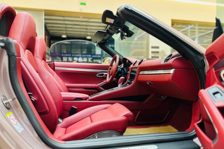 Used Porsche 718 2022 Boxster 2.0T Interior 5