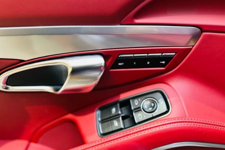 Used Porsche 718 2022 Boxster 2.0T Interior 8