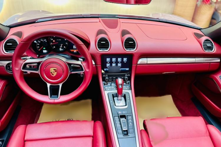 Used Porsche 718 2022 Boxster 2.0T Interior 9