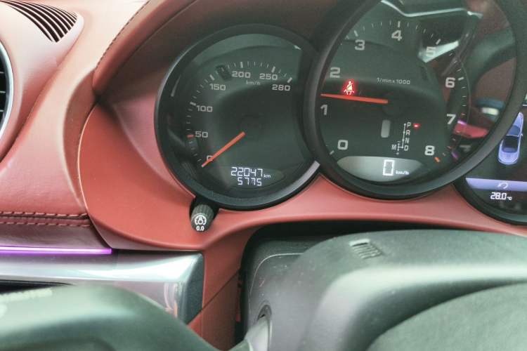 Used Porsche 718 2022 Boxster 2.0T Odometer Close Up