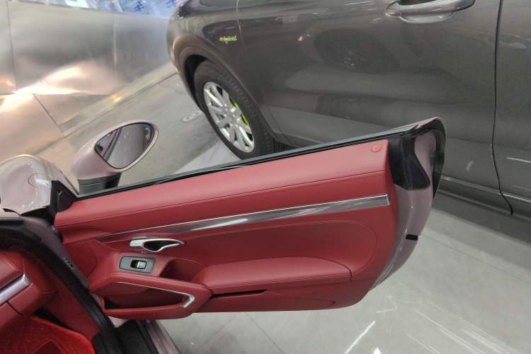 Used Porsche 718 2022 Boxster 2.0T Right Front Door Interior