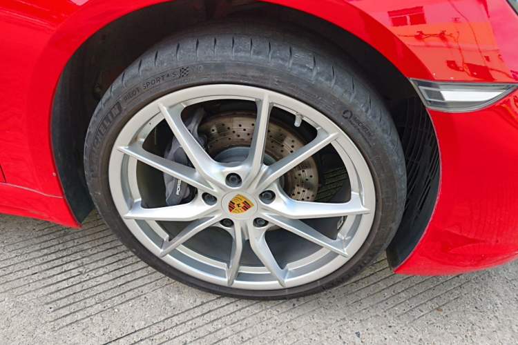 Used Porsche 718 2022 Cayman 2.0T Right Front Wheel Hub