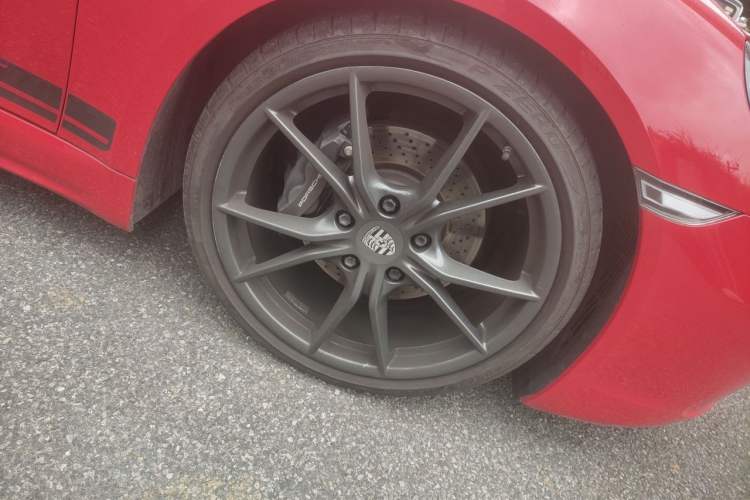 Used Porsche 718 2022 Boxster T 2.0T Right Front Wheel Hub