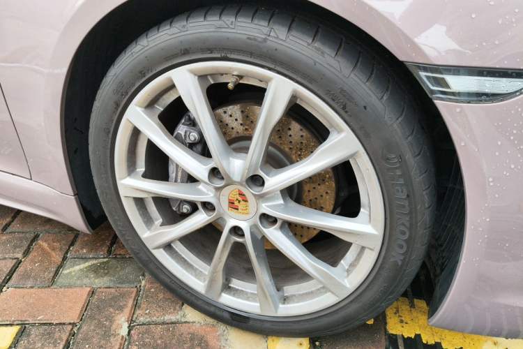 Used Porsche 718 2022 Boxster 2.0T Right Front Wheel Hub
