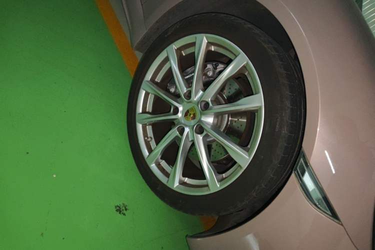 Used Porsche 718 2022 Boxster 2.0T Right Front Wheel Hub
