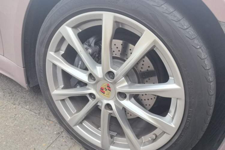 Used Porsche 718 2022 Boxster 2.0T Right Front Wheel Hub