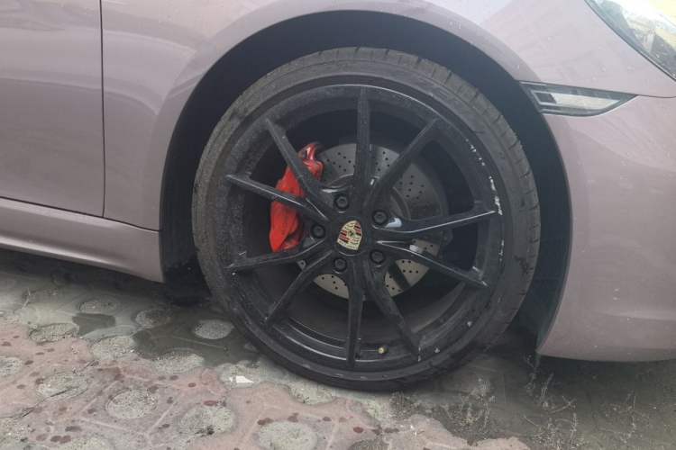 Used Porsche 718 2022 Cayman 2.0T Right Front Wheel Hub