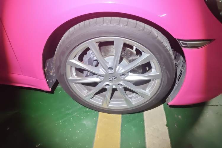 Used Porsche 718 2022 Cayman 2.0T Right Front Wheel Hub