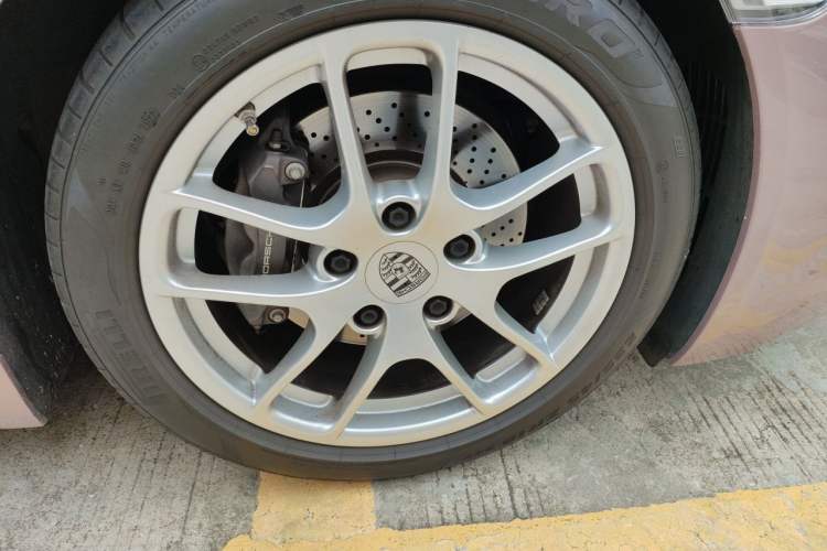 Used Porsche 718 2022 Cayman 2.0T Right Front Wheel Hub
